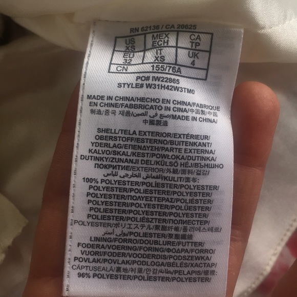 FREE with any purchase! Fit and flare Guess top - Picture 5 of 5